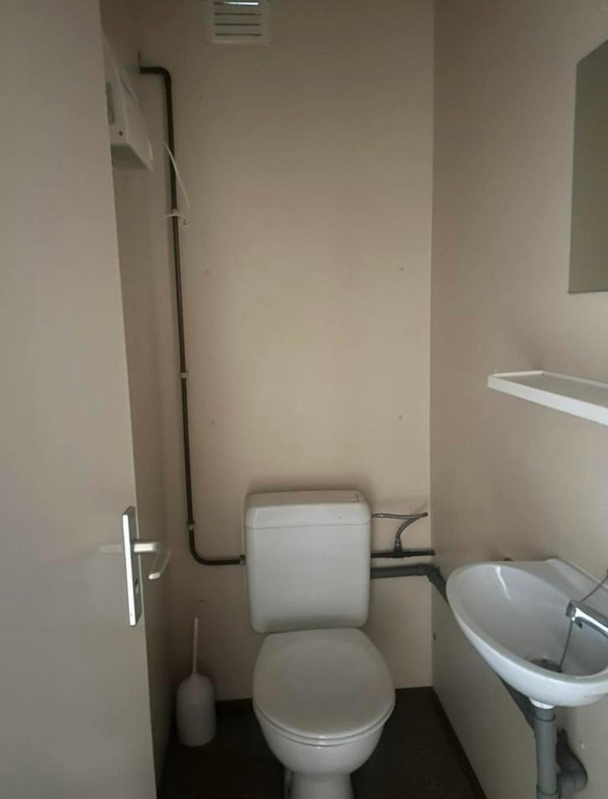 Wc keet unit toilet container