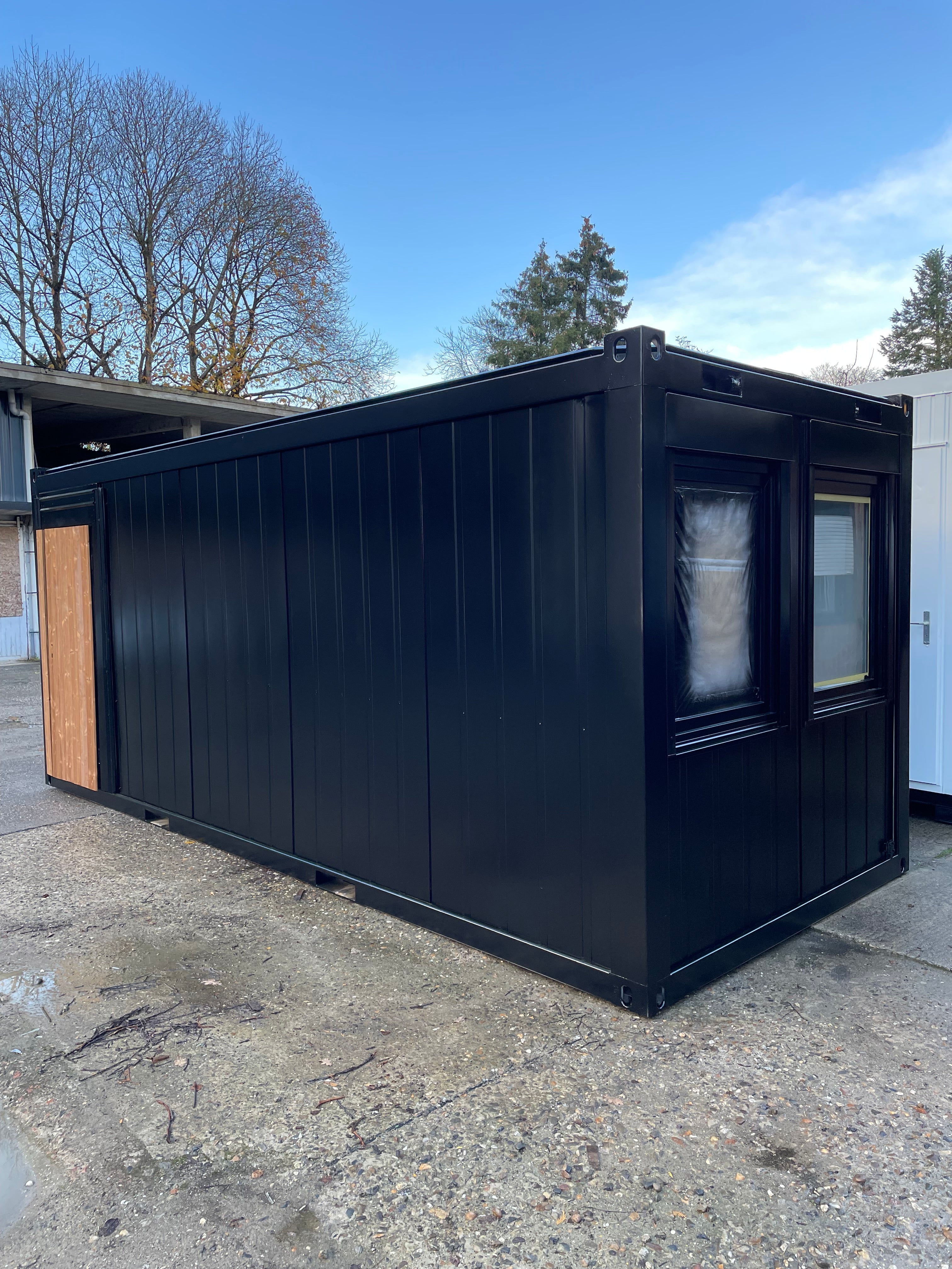 Sanitaire unit en aparte keukenblok