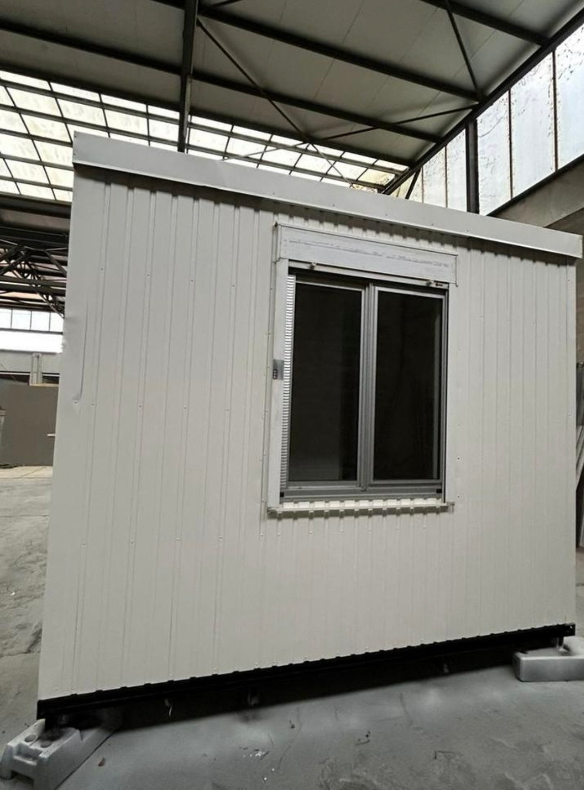 Sanitair container / keet