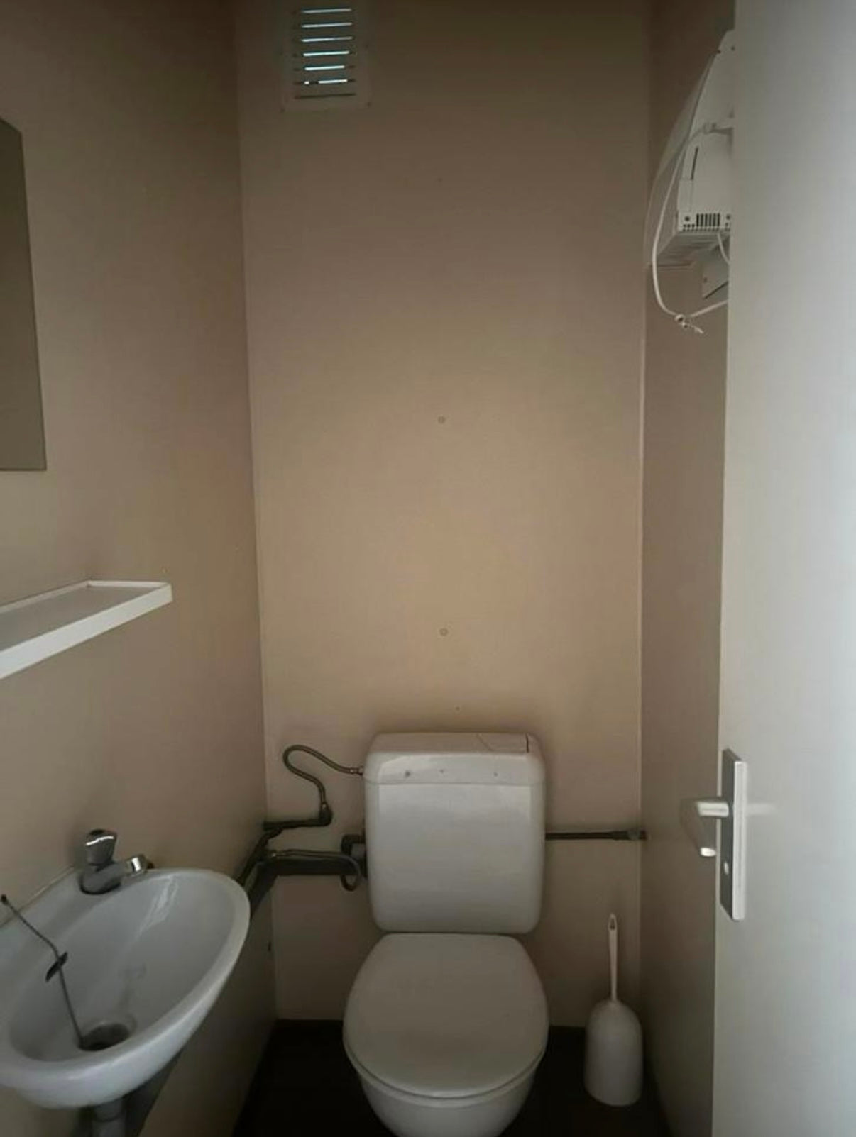 Wc keet unit toilet container