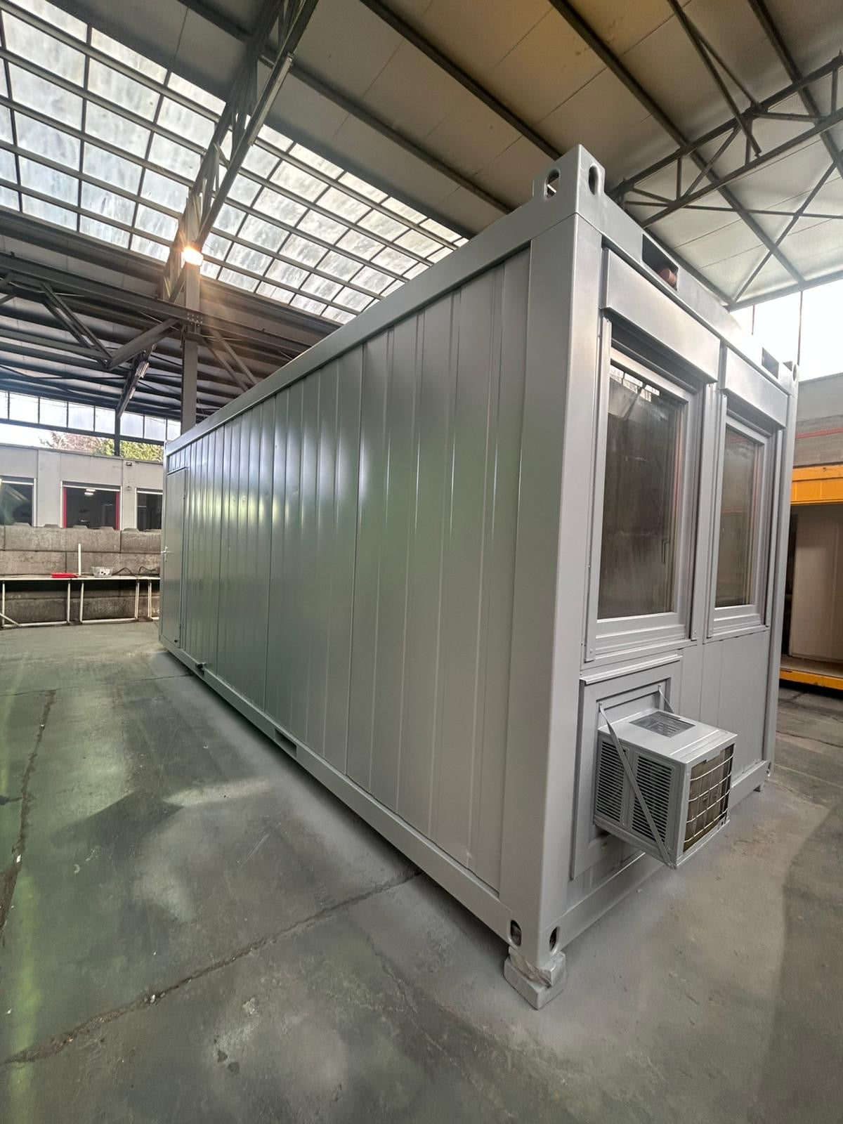 Bureelcontainer met apart toilet en kleine keukenblok