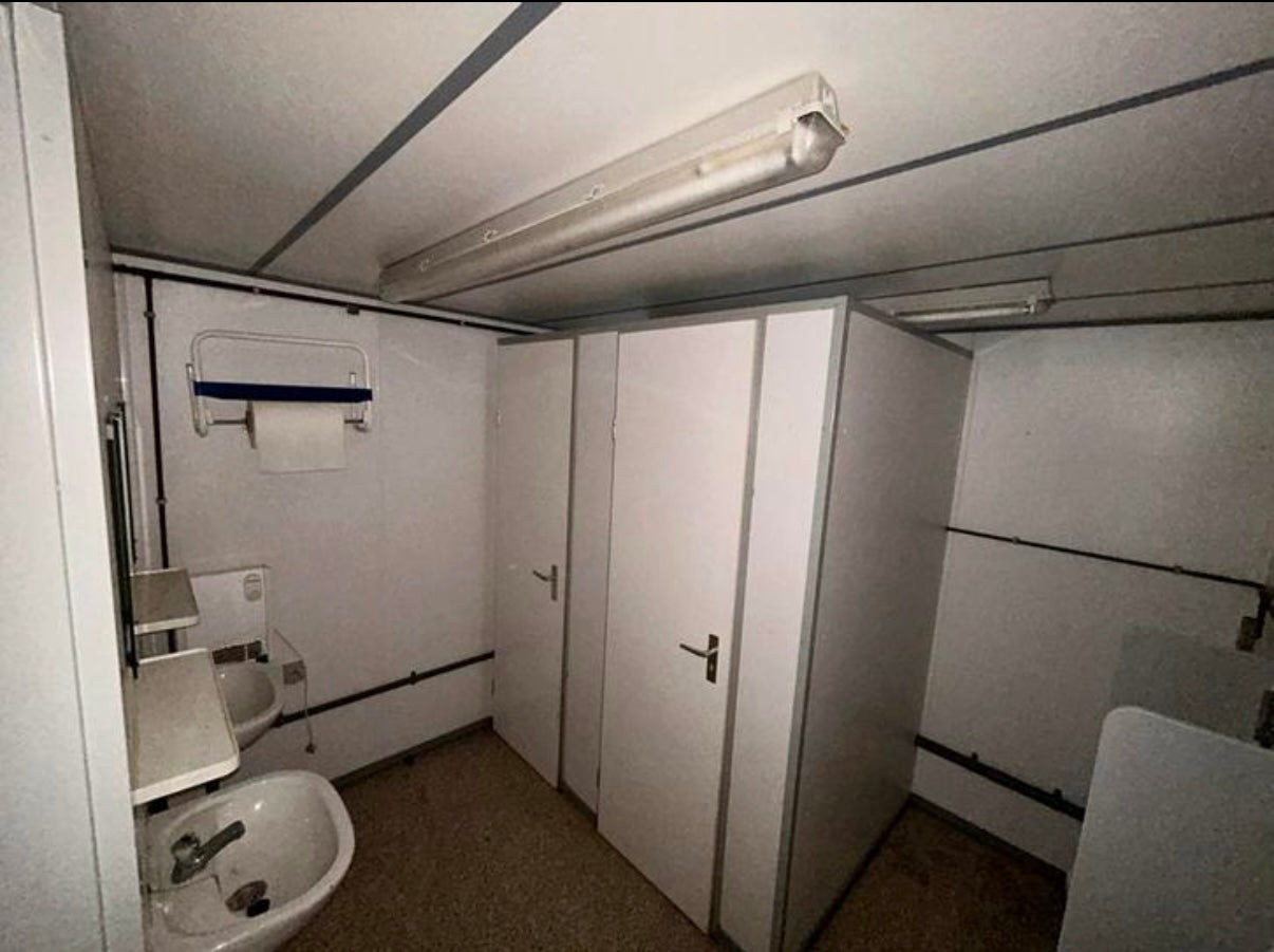 Sanitair container / keet